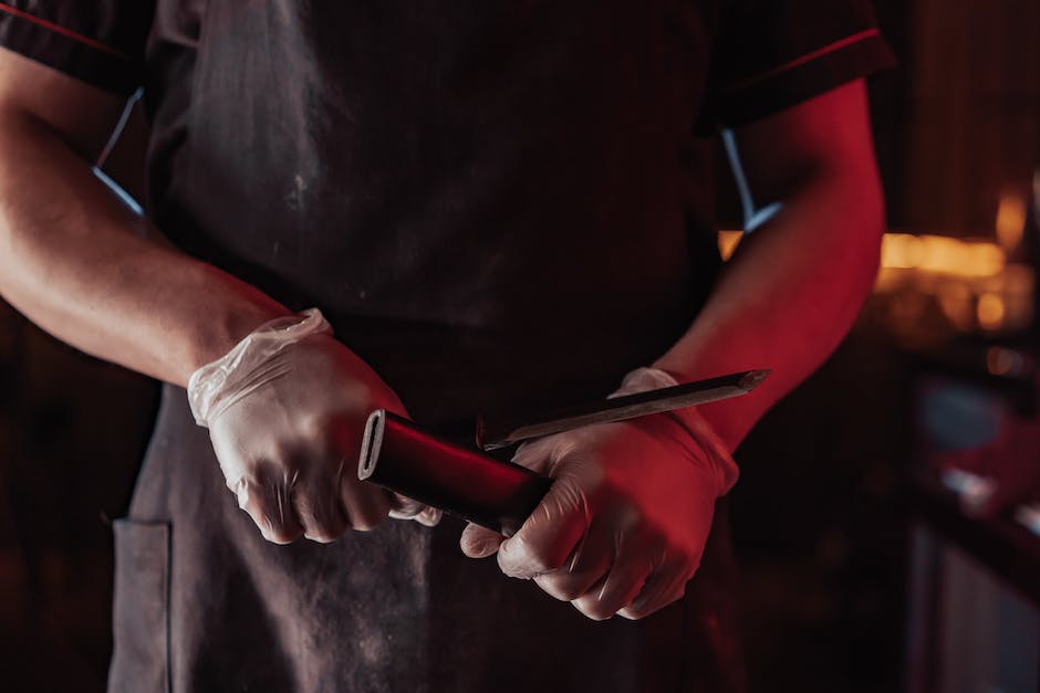  Schleifstein verwenden, um Messer zu schärfen
